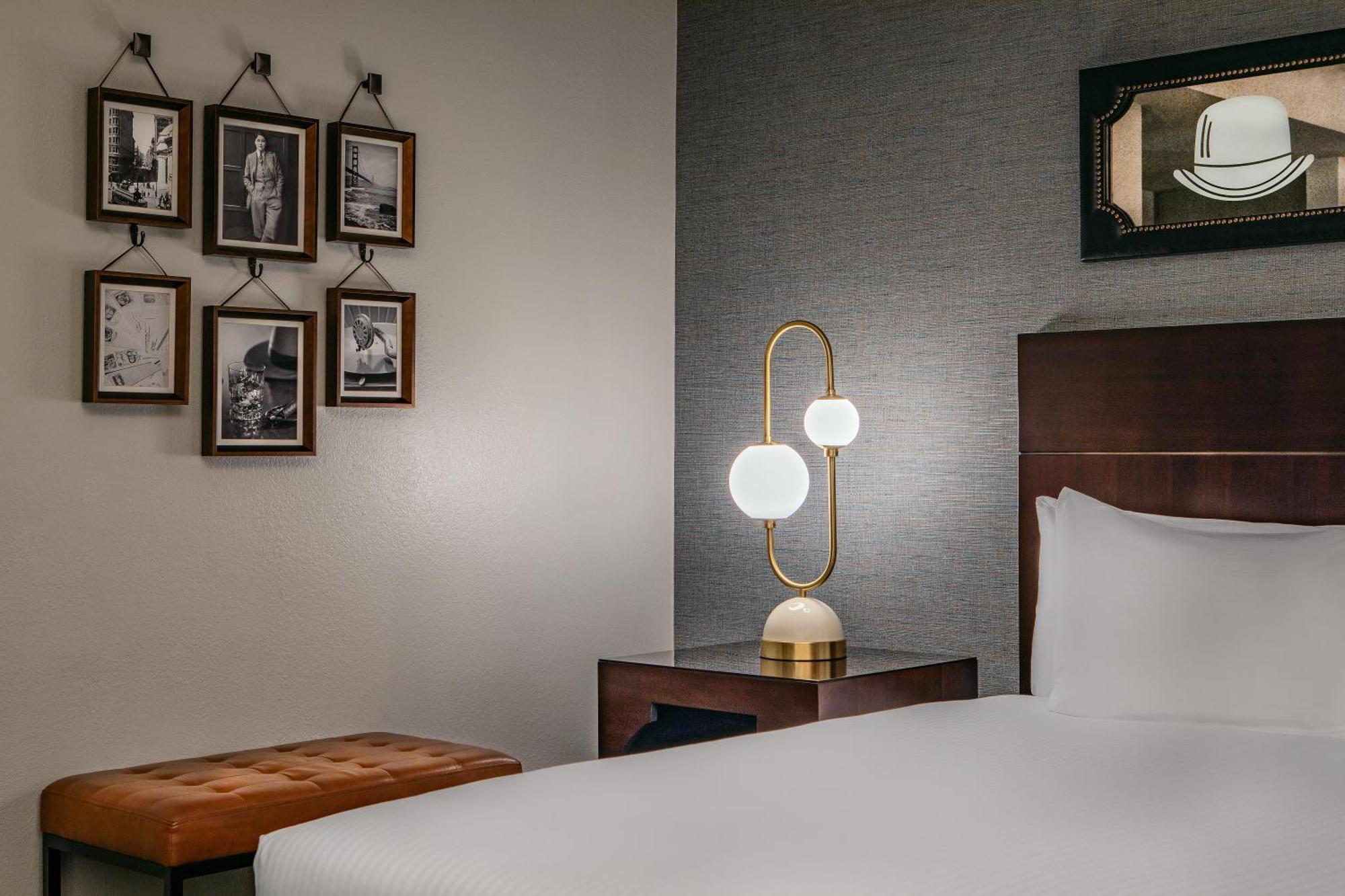 Adagio, Autograph Collection Hotel 4*